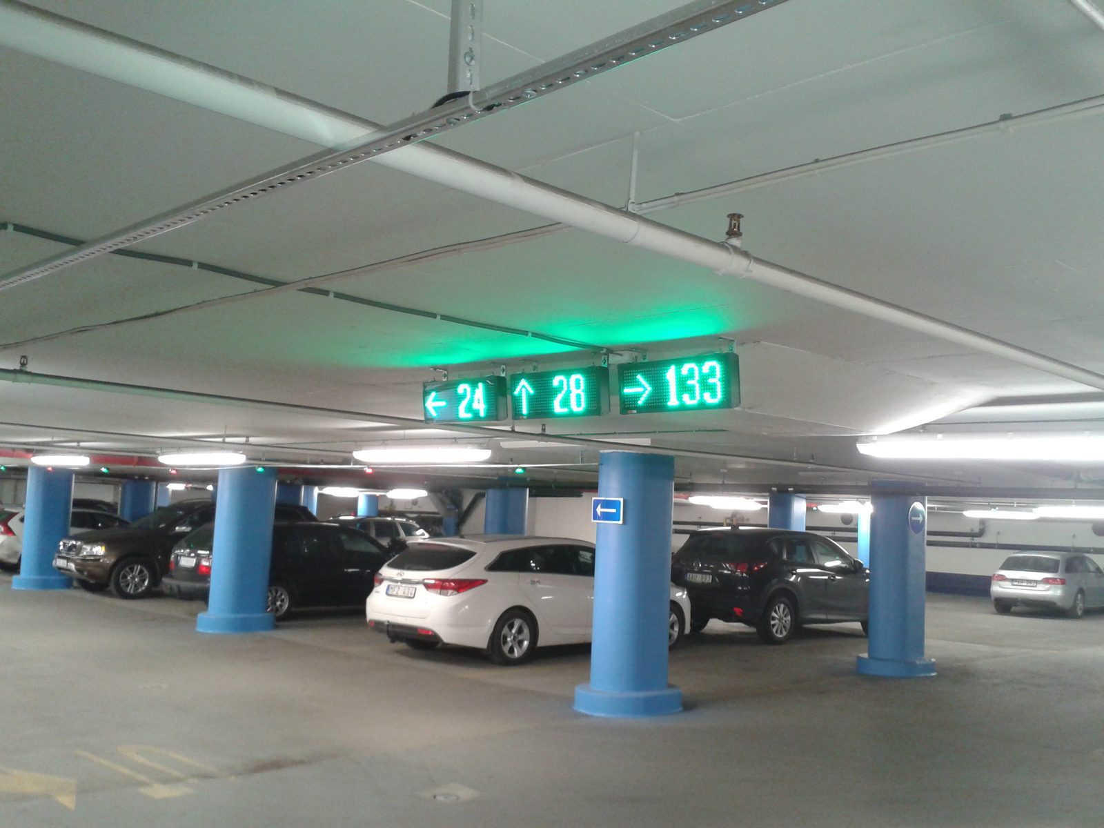 Parking guidance signs in a garage